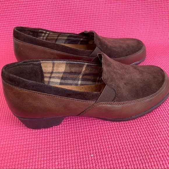 Women’s Naturalizer N5 loafer style size 8 color Brown - Picture 1 of 9